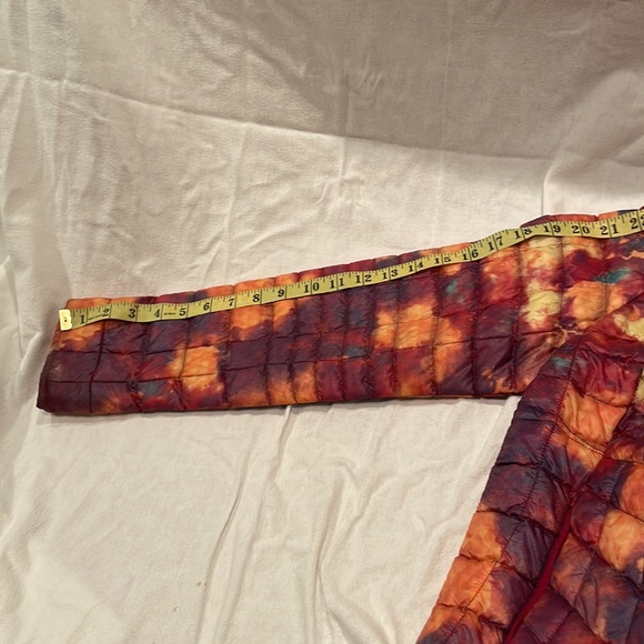 North Face Insulated Jacket.  Size M - Picture 6 of 10